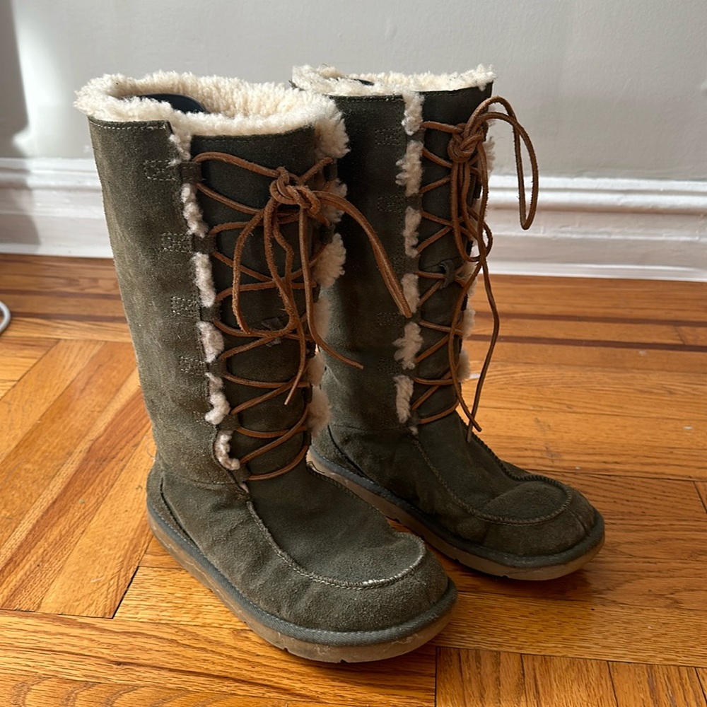 Ugg Uptown Lace Up Boots size 9